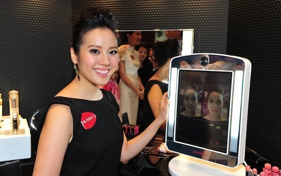 آینه‌ی آرایشی AR shiseido-ar-makeup-mirror